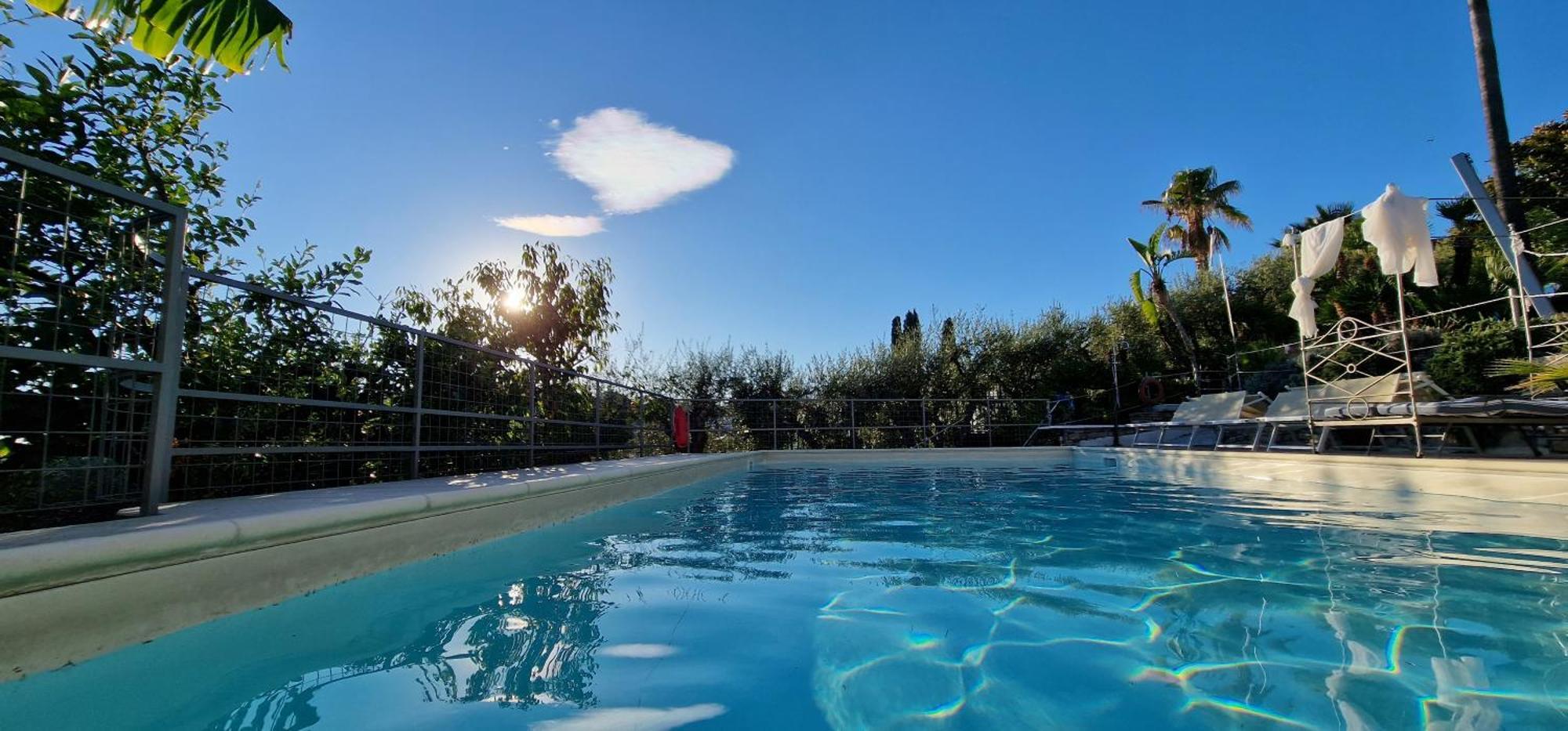 Adelebeppe "The Seaview" Apartman Imperia Kültér fotó