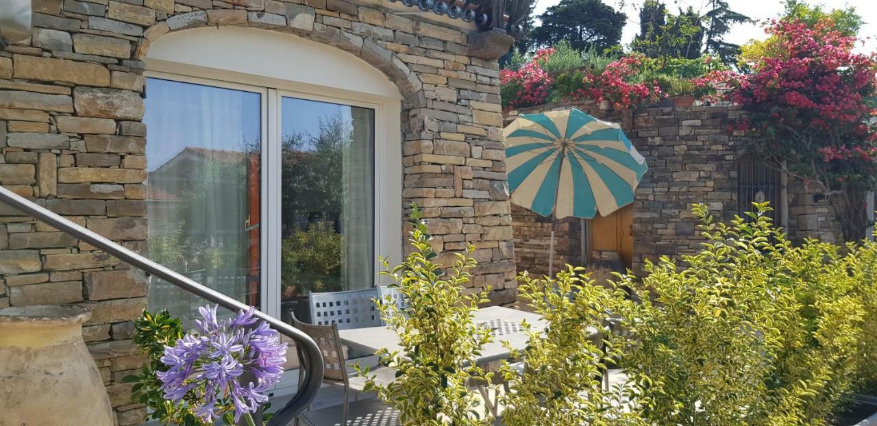 Adelebeppe "The Seaview" Apartman Imperia Kültér fotó