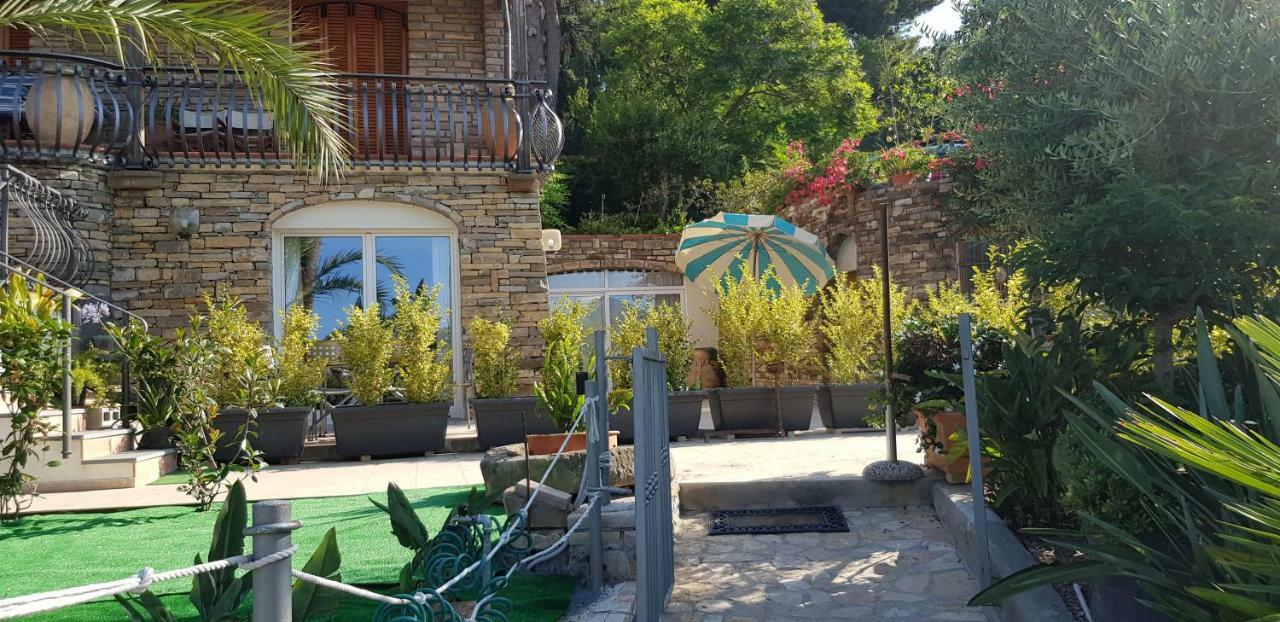 Adelebeppe "The Seaview" Apartman Imperia Kültér fotó